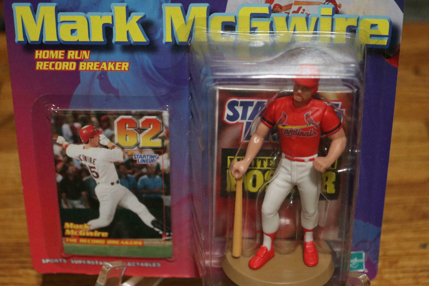 1999 starting lineup mark mcgwire action figure by sports