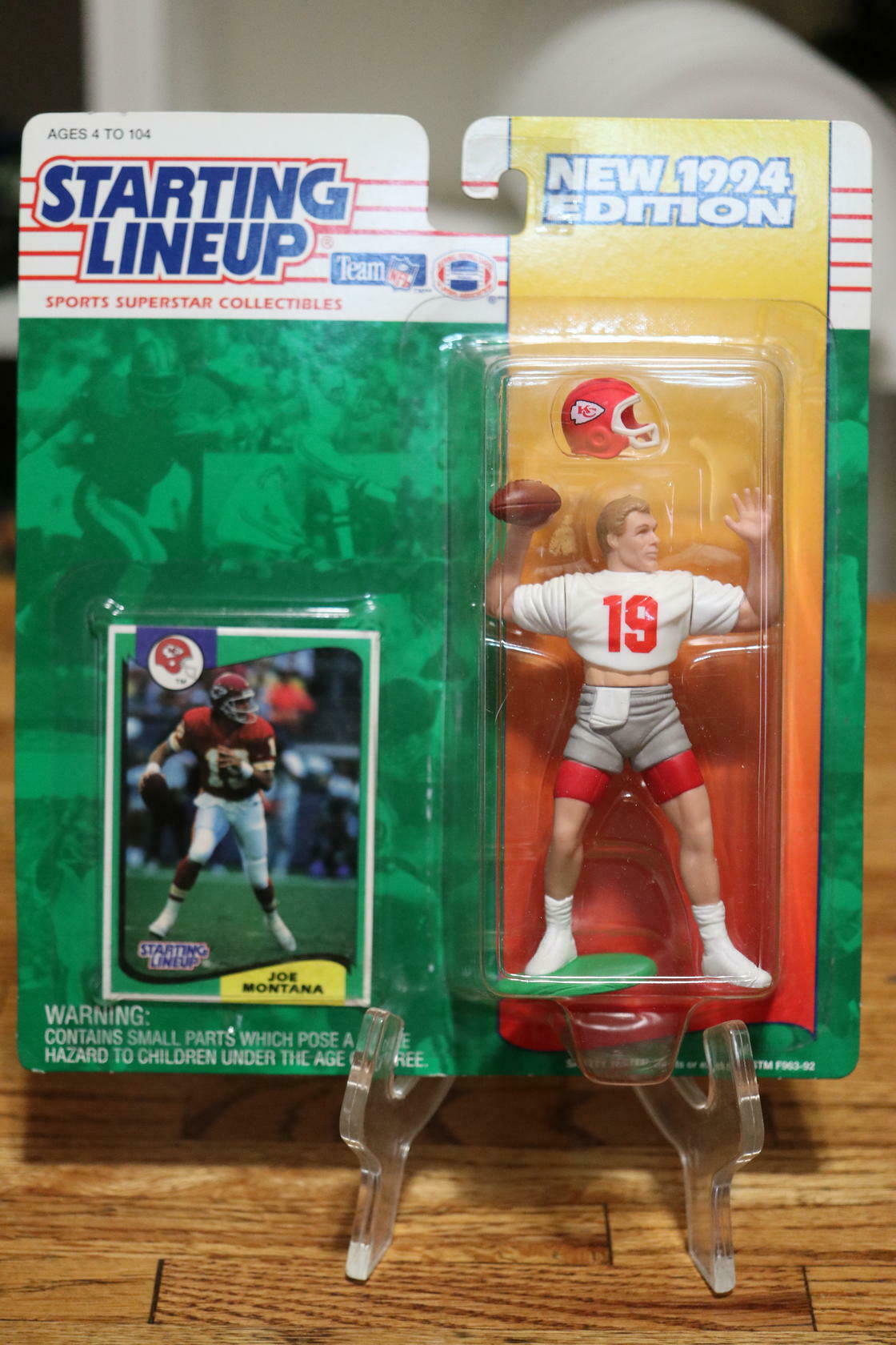 1994 Starting Lineup Football Figure Card Joe Montana Kansas City Chiefs NEW