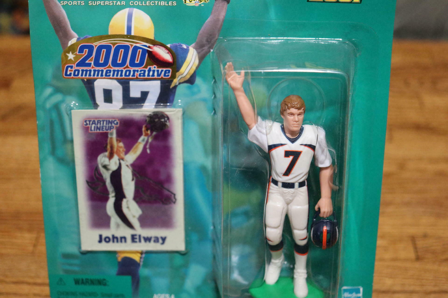 JOHN ELWAY (CAREER COMMEMORATIVE) 2000 NFL STARTING LINEUP FOOTBALL FIGURE&CARD