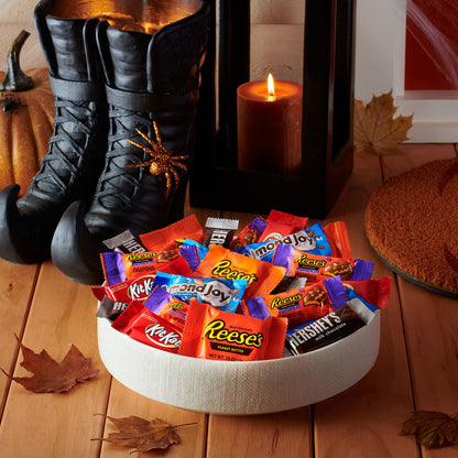 Hershey Assorted Chocolate Flavored Snack Size, Halloween Candy Bag, 21.8 oz (40 Pieces)