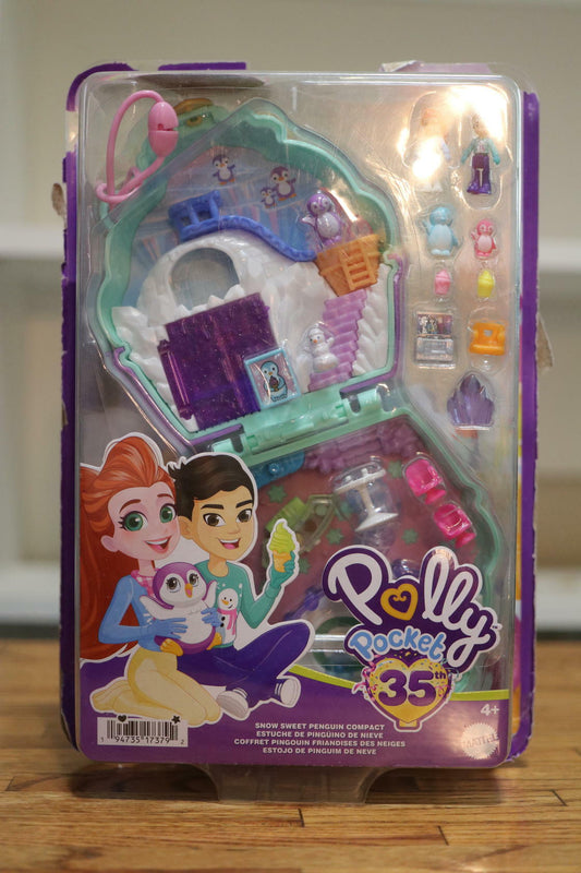Polly Pocket Dolls & Playset, Snow Sweet Penguin Compact with 13 Accessories