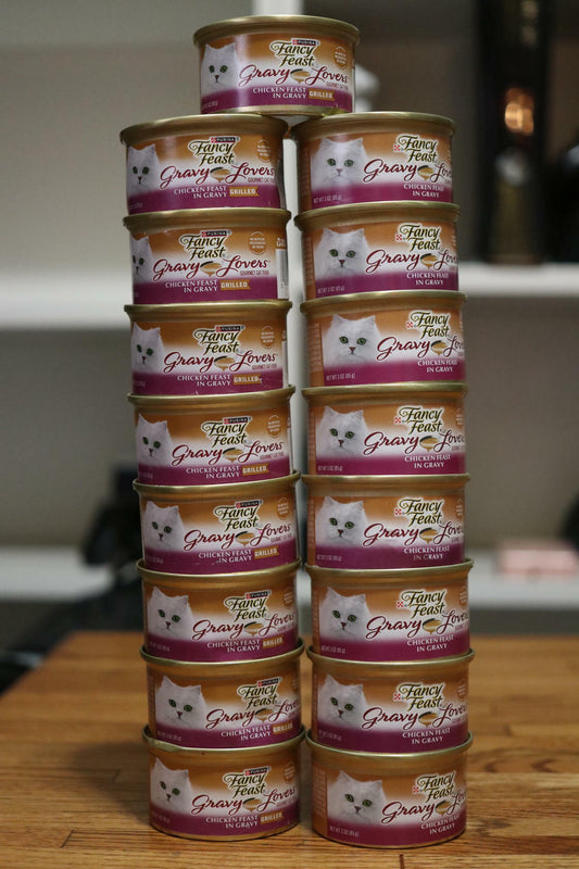 Purina Fancy Feast Gravy Lovers Chicken Feast in Gravy, Grilled - Lot of 17